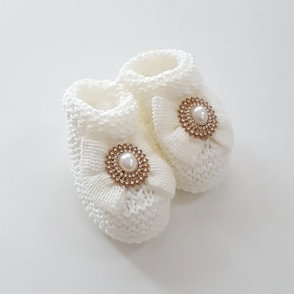 Botinha com Aplique em Strass e Pérola