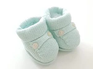 Par de Sapatinhos em tricot Dois Botões